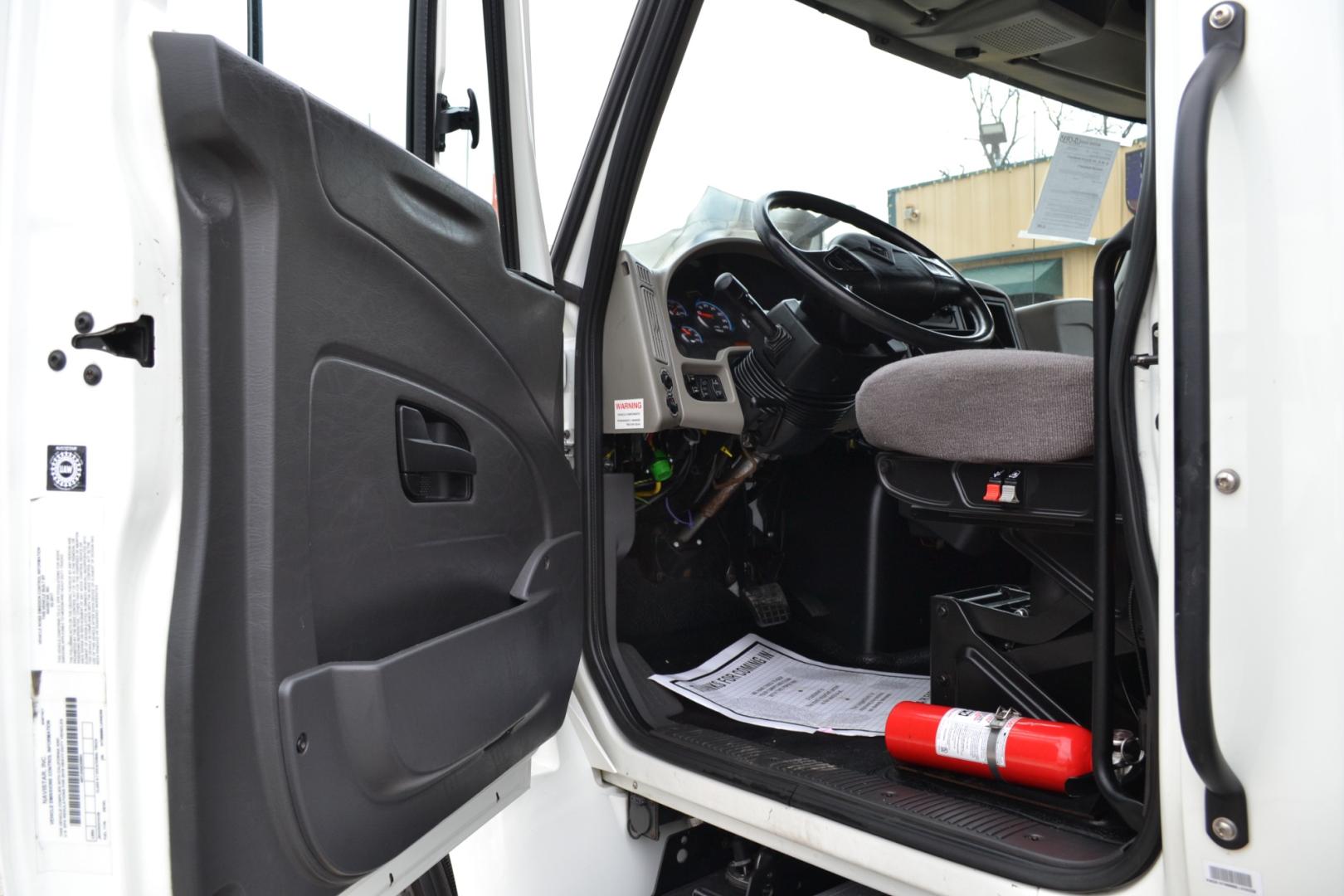 2018 WHITE /GRAY INTERNATIONAL 4300 with an CUMMINS ISB 6.7L 240HP engine, EATON FULLER PROCISION AUTOMATIC transmission, located at 9172 North Fwy, Houston, TX, 77037, (713) 910-6868, 29.887470, -95.411903 - Photo#16